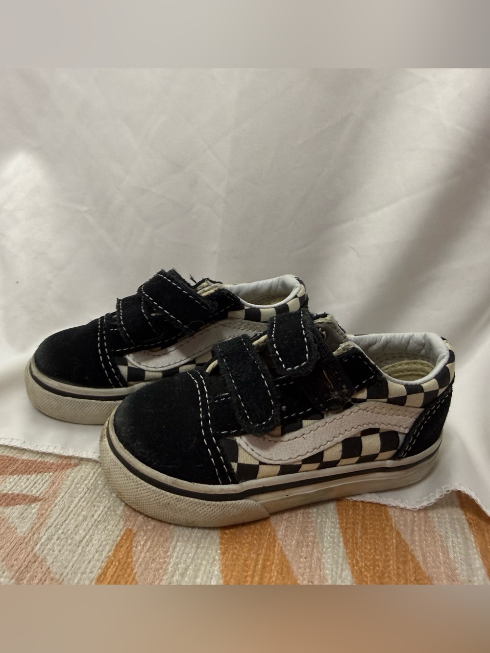 Vans Toddler Old Skool Checkered Velcro Sneakers – Size 4.5